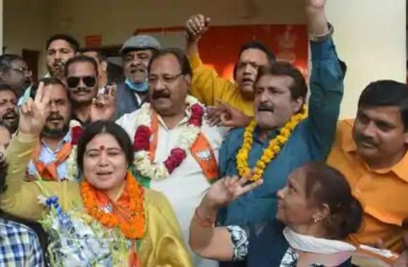 bina_wadhwa.jpg भाजपा जिस महिला के खिलाफ लाई थी अविश्वास प्रस्ताव, पार्टी में शामिल होते ही फिर से बनी 'उपाध्यक्ष'