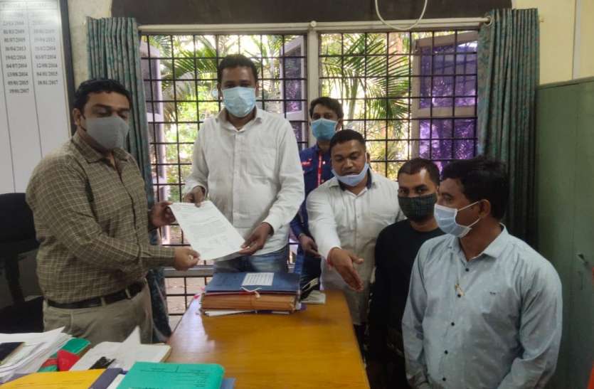 DELKAR SUCAIDE CASE: आदिवासी समाज ने महाराष्ट्र पुलिस से की जांच की मांग DELKAR SUCAIDE CASE: आदिवासी समाज ने महाराष्ट्र पुलिस से की जांच की मांग