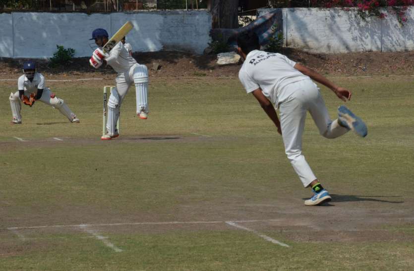 cricket match सेमी फाइनल में झाबुआ को 168 रन से हराकर आलीराजपुर फाइनल में
