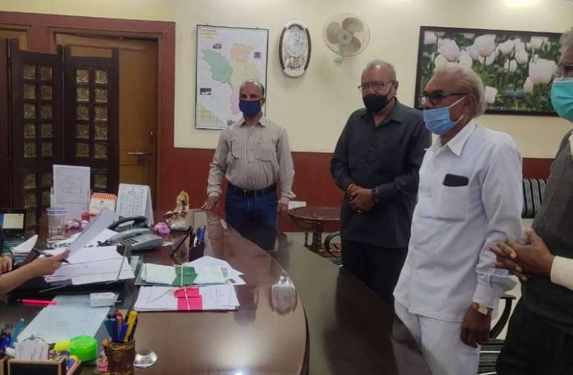 पुजारियों ने राजस्व रिकॉर्ड में मंदिर भूमि के साथ पुजारियों के नाम दर्ज कराने की मांग पुजारियों ने राजस्व रिकॉर्ड में मंदिर भूमि के साथ पुजारियों के नाम दर्ज कराने की मांग