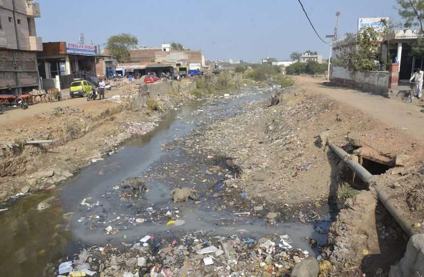 एक्शन प्लान: 40 फीट की होगी सीएफसीडी कवर ड्रेन, दोनों ओर 20-20 फीट की बनेगी सड़क एक्शन प्लान: 40 फीट की होगी सीएफसीडी कवर ड्रेन, दोनों ओर 20-20 फीट की बनेगी सड़क