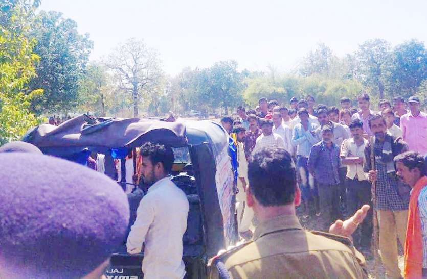 Incident occurred in Mudhi village of Singrauli Mada police station डबल मर्डर : जमीनी विवाद में धारदार हथियार से मां-बेटे की निर्मम हत्या