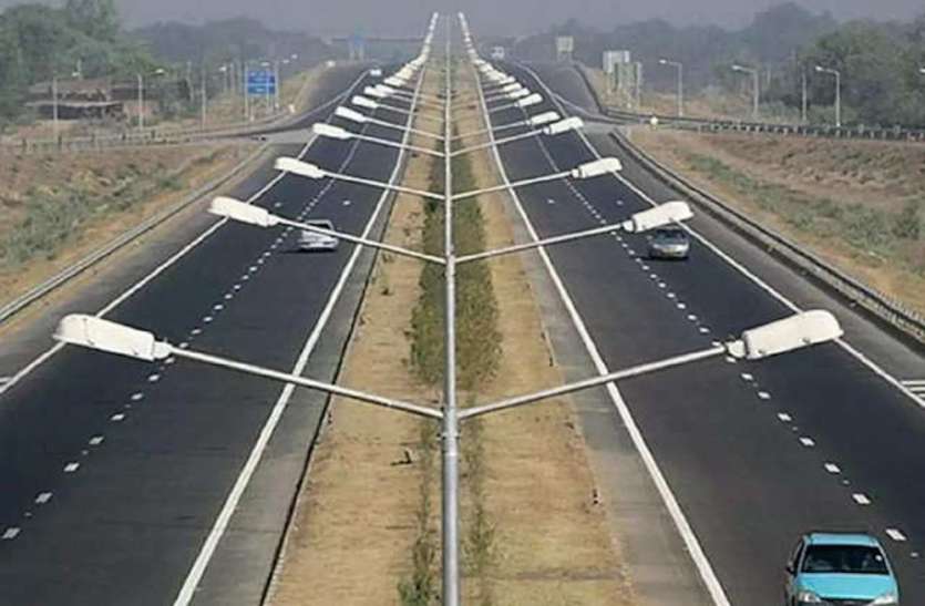 पूर्वांचल एक्सप्रेस-वे के साथ बगल में 250 एकड़ जमीन पर लगेंगे नए उद्योग, अप्रैल में शुरू होगा सफर पूर्वांचल एक्सप्रेस-वे के साथ बगल में 250 एकड़ जमीन पर लगेंगे नए उद्योग, अप्रैल में शुरू होगा सफर