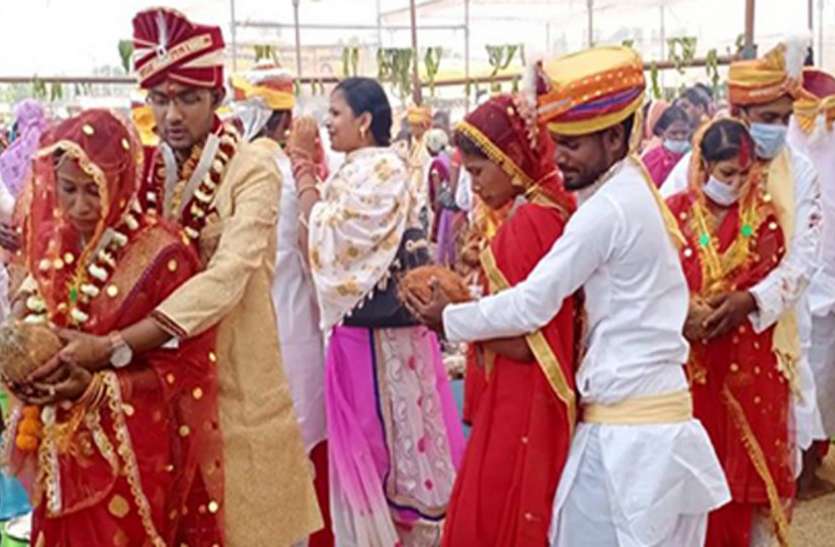 01_4.jpg मुख्यमंत्री कन्या विवाह: 75 जोड़ों का हुआ विवाह