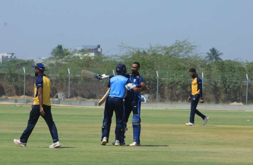 Vijay Hazare Trophy : पंड्या के नाबाद शतक से बडौदा ने 13 रन से छत्तीसगढ़ को हराया Vijay Hazare Trophy : पंड्या के नाबाद शतक से बडौदा ने 13 रन से छत्तीसगढ़ को हराया