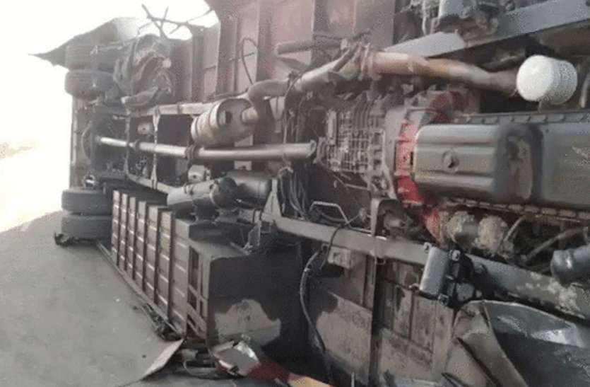 नशे में ड्राइविंग करने से अनियंत्रित होकर पलटी बस, 27 यात्री घायल, दो की हालत गंभीर नशे में ड्राइविंग करने से अनियंत्रित होकर पलटी बस, 27 यात्री घायल, दो की हालत गंभीर