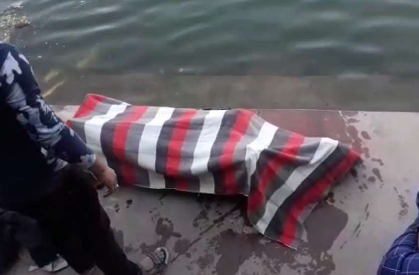 deadbody.jpg सुमेरा तालाब में महिला का शव मिलने से मचा हड़कंप