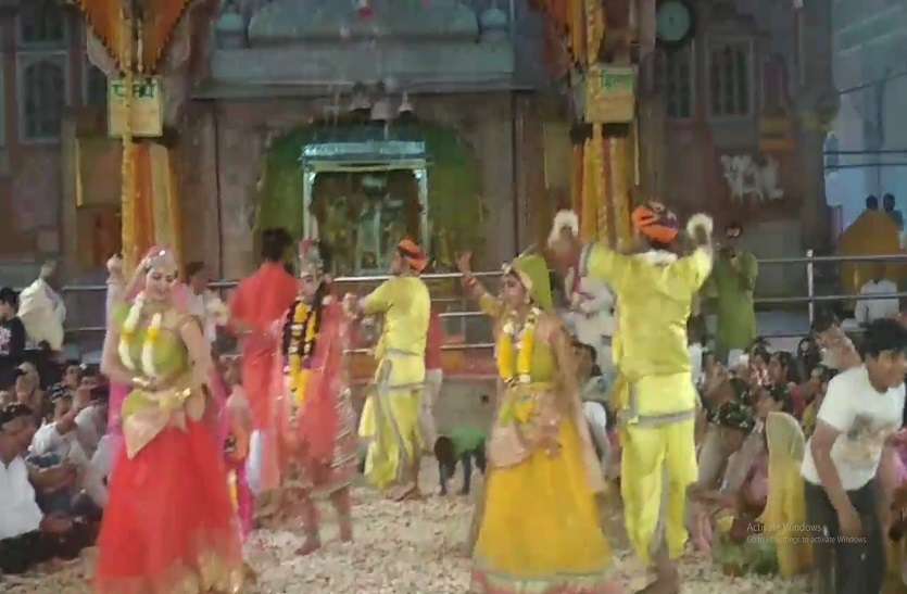 छोटी काशी में आज रोपेंगे होली का डांडा, फागोत्सव की मचेगी धूम छोटी काशी में आज रोपेंगे होली का डांडा, फागोत्सव की मचेगी धूम