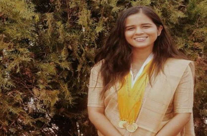 ‘स्टैंडर्ड बुक्स से पढ़ाई करें, जो कॉलेज में पढ़ा उसका रोज रिवीजन करें, कॉन्सेप्ट होते हैं क्लियर’ ‘स्टैंडर्ड बुक्स से पढ़ाई करें, जो कॉलेज में पढ़ा उसका रोज रिवीजन करें, कॉन्सेप्ट होते हैं क्लियर’