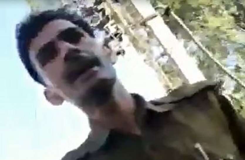 Viral Video : गाड़ी छुड़ानी है तो 20 हजार देने पड़ेंगे, नहीं तो स्मैक के केस में फंसा दूंगा Viral Video : गाड़ी छुड़ानी है तो 20 हजार देने पड़ेंगे, नहीं तो स्मैक के केस में फंसा दूंगा