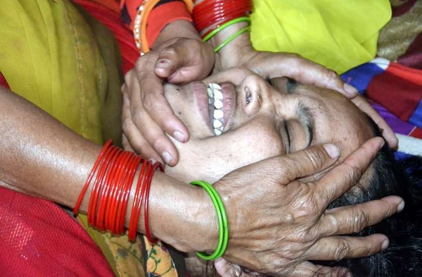 दो जनवरी को जन्मदिन पर पिता ने दिलाई साइकिल, अब मां के सामने ही बेटे ने तोड़ा दम दो जनवरी को जन्मदिन पर पिता ने दिलाई साइकिल, अब मां के सामने ही बेटे ने तोड़ा दम