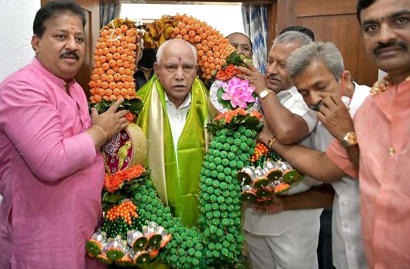 78 की उम्र में भी राजनीति की जमीन पर सधे कदम 78 की उम्र में भी राजनीति की जमीन पर सधे कदम