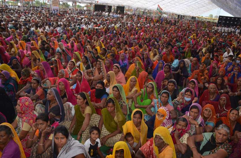 गहलोत-पायलेट सार्वजनिक रूप से एक मंच पर, लेकिन दोनों में नहीं दिखा संवाद गहलोत-पायलेट सार्वजनिक रूप से एक मंच पर, लेकिन दोनों में नहीं दिखा संवाद
