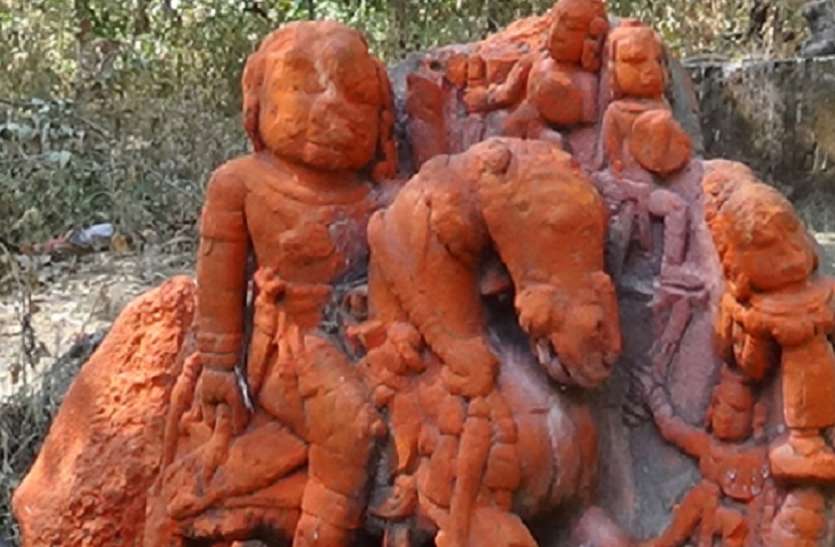 बरसती है मां की महिमा, मौजूद है आल्हा-उदल के प्रमाण बरसती है मां की महिमा, मौजूद है आल्हा-उदल के प्रमाण