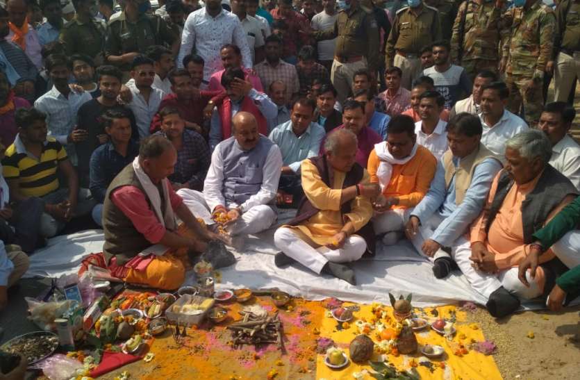 90 करोड़ की लागत से बनेगा उसैद घाट पर पुल, भूमिपूजन हुआ 90 करोड़ की लागत से बनेगा उसैद घाट पर पुल, भूमिपूजन हुआ