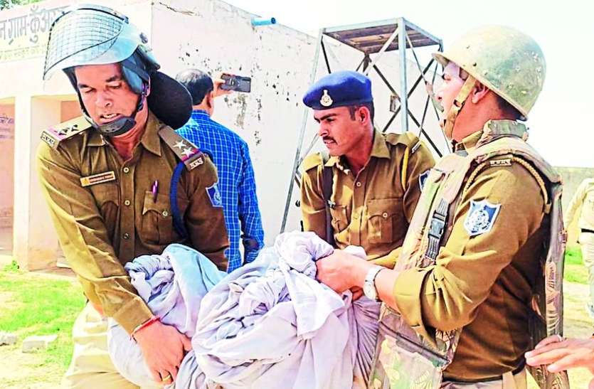 आधी रात में स्थापित कर दी आंबेडकर प्रतिमा, हटाने पहुंचा प्रशासन तो पथराव आधी रात में स्थापित कर दी आंबेडकर प्रतिमा, हटाने पहुंचा प्रशासन तो पथराव