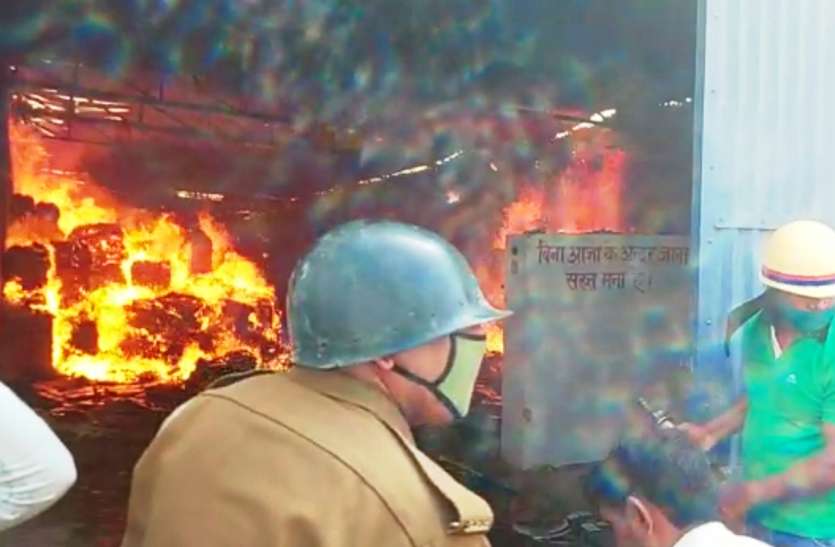 fire सुहागनगरी में दो स्थानों पर लगी भीषण आग, लाखों का नुकसान
