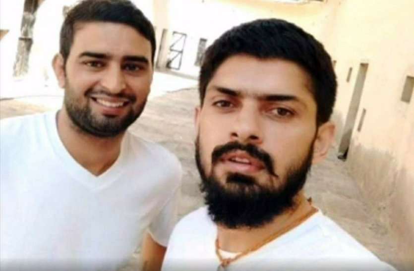 Lawrence Vishnoi And Vikram Gurjar Laden Video Call Of Jail