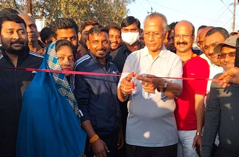 रिसाली निगम में संडे सैर सपाटा में पहुंचे गृहमंत्री, छत्तीसगढ़ी खेल और संस्कृति की दिखी अनोखी झलक रिसाली निगम में संडे सैर सपाटा में पहुंचे गृहमंत्री, छत्तीसगढ़ी खेल और संस्कृति की दिखी अनोखी झलक