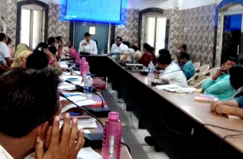 मनरेगा में फर्जीवाड़ा पर गरमाया जनपद पंचायत, नाराज सदस्यों ने अफसरों पर निकाली जमकर भड़ास मनरेगा में फर्जीवाड़ा पर गरमाया जनपद पंचायत, नाराज सदस्यों ने अफसरों पर निकाली जमकर भड़ास