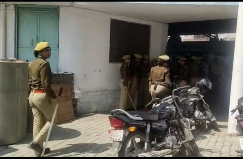 photo_2021-02-28_08-36-03.jpg पूर्व सांसद, पूर्व मंत्री समेत 18 लोगों से पुलिस लगाकर खाली कराए गए जिला पंचायत आवास