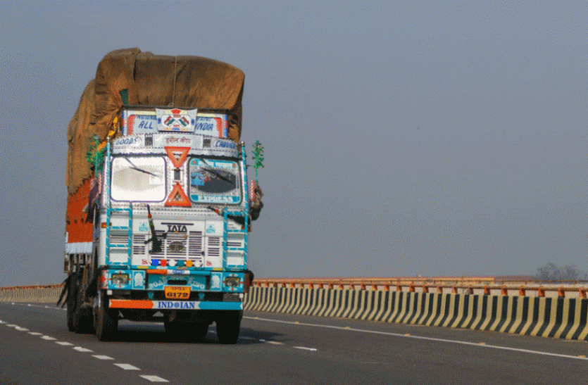15 मार्च तक भार वाहनों का कर जमा नहीं कराने पर लगेगा जुर्माना 15 मार्च तक भार वाहनों का कर जमा नहीं कराने पर लगेगा जुर्माना