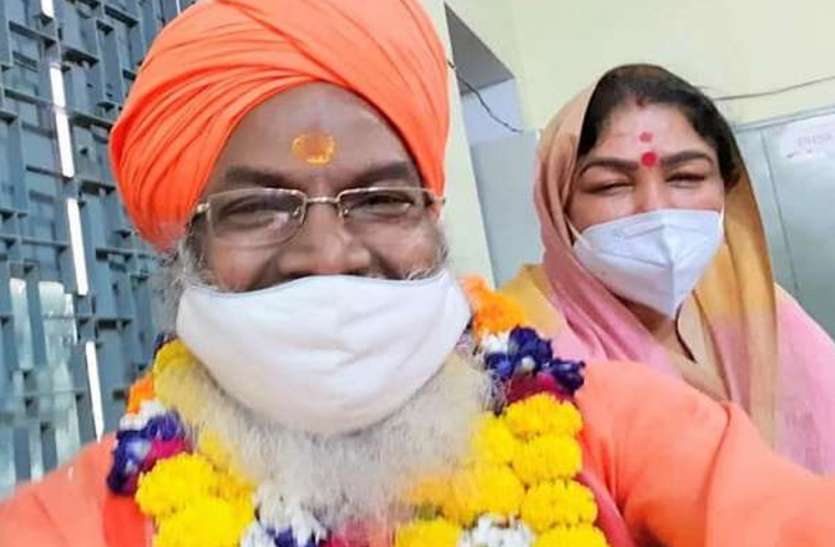 भाजपा सांसद साक्षी महाराज का जवाब सुन सब हो गए हैरान भाजपा सांसद साक्षी महाराज का जवाब सुन सब हो गए हैरान
