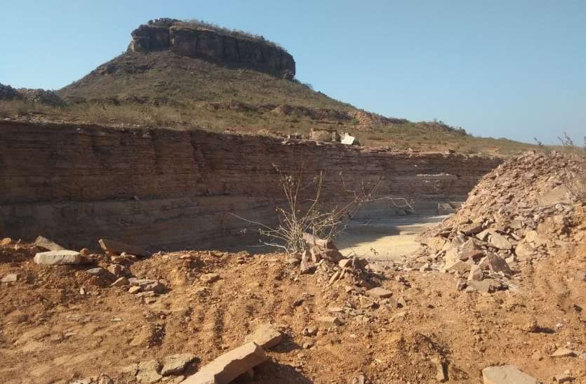 जल्दी ही जमींदोज हो जाएंगे उदयपुर की पहचान वाले ये पहाड़ जल्दी ही जमींदोज हो जाएंगे उदयपुर की पहचान वाले ये पहाड़