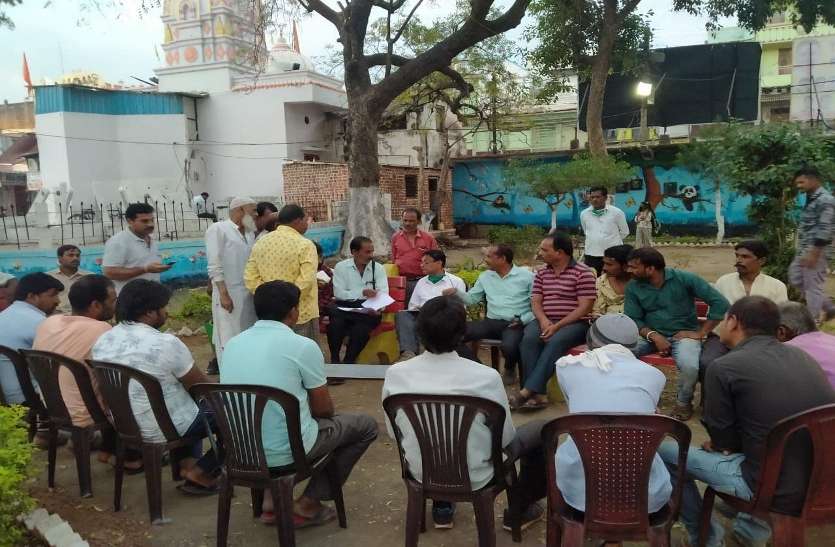 माधवगंज से हटेंगे फल-सब्जी के ठेले, वापस आए तो 11 हजार रुपए जुर्माना माधवगंज से हटेंगे फल-सब्जी के ठेले, वापस आए तो 11 हजार रुपए जुर्माना