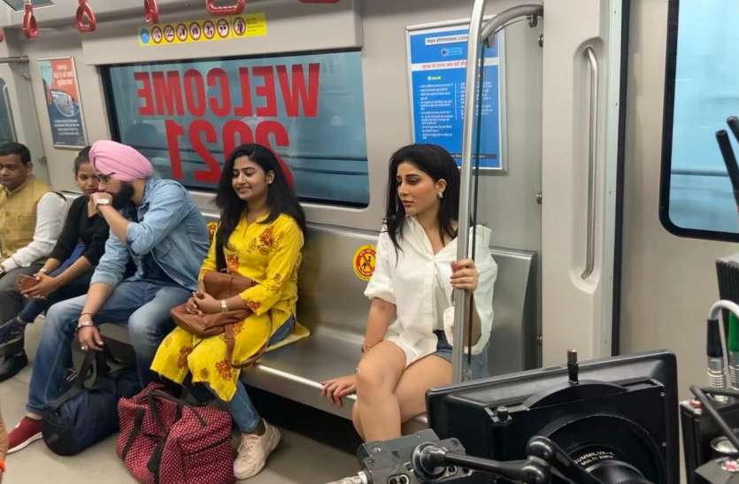 चारबाग मेट्रो स्टेशन पर हुई फ़िल्म 'अनाड़ी इज बैक' की शूटिंग चारबाग मेट्रो स्टेशन पर हुई फ़िल्म 'अनाड़ी इज बैक' की शूटिंग