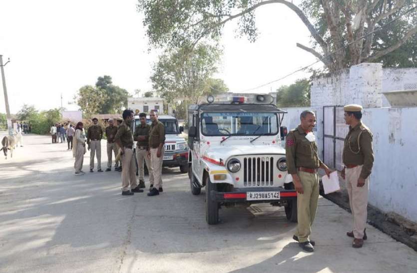 लिव इन रिलेशनशिप में प्रेमी के साथ रह रही लड़की को उठा ले गए परिजन लिव इन रिलेशनशिप में प्रेमी के साथ रह रही लड़की को उठा ले गए परिजन