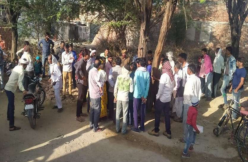 झाडिय़ों में मिला भ्रूण, चिकित्सक कर रहे जांच झाडिय़ों में मिला भ्रूण, चिकित्सक कर रहे जांच