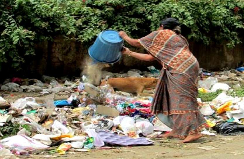 पत्रिका ने दिखाई शहर की गंदी तस्वीर तो CGM और GM खुद निकले सड़क पर सफाई करवाने, पहले दिन 30 ट्रिप कचरा उठवाया पत्रिका ने दिखाई शहर की गंदी तस्वीर तो CGM और GM खुद निकले सड़क पर सफाई करवाने, पहले दिन 30 ट्रिप कचरा उठवाया