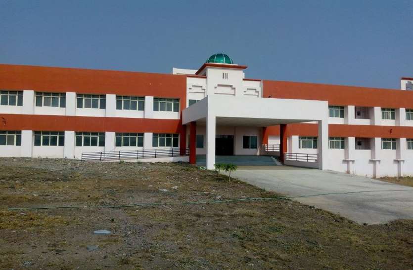 Education क्या हालत हो गई है ... पैसे नहीं होने से पढ़ाई छोड़ रहे बच्चे