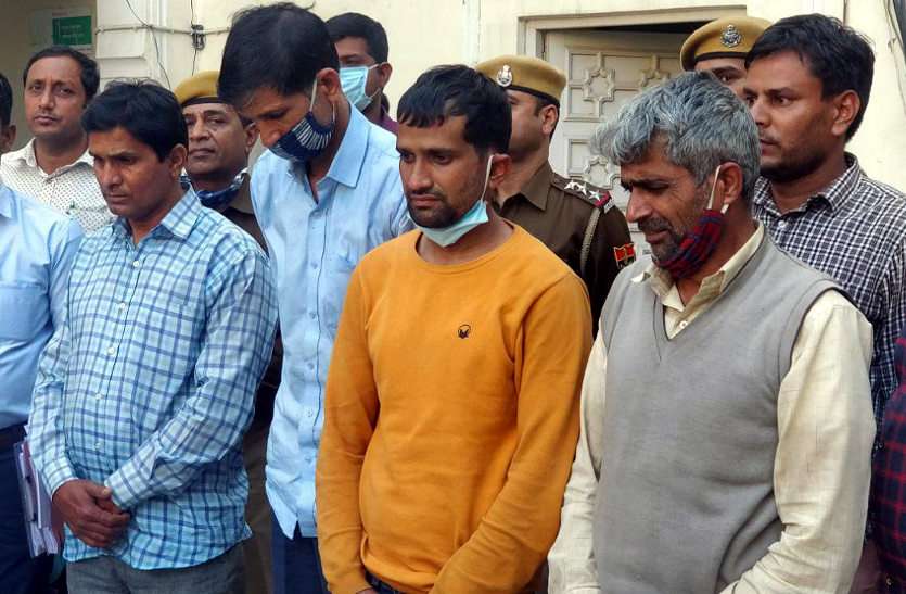 a5.jpg खुलासा : सुरंग बनाकर 540 किलो चुराई थी चांदी, 30-30 किलो की थी चांदी की सिल्लियां, दो बरामद
