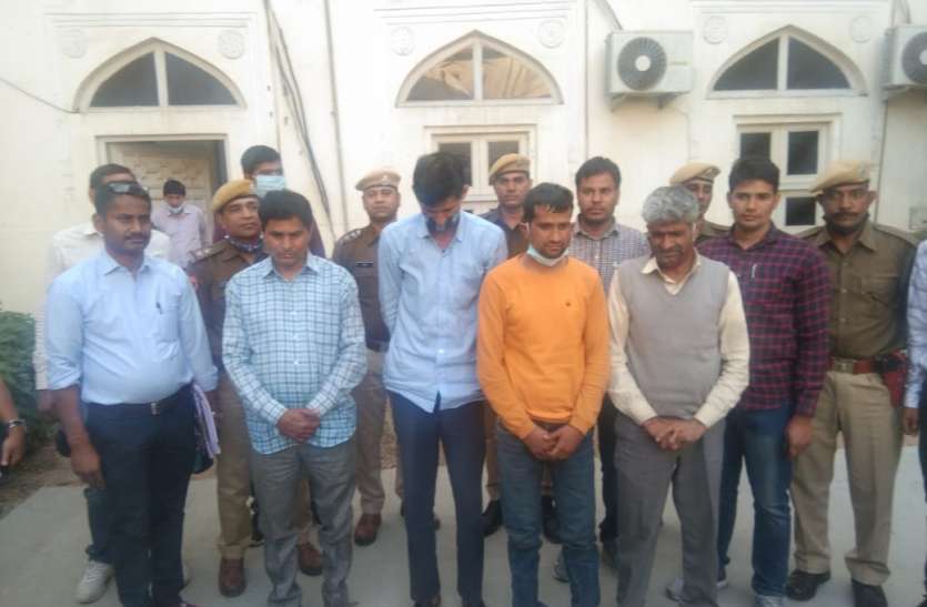 डॉक्टर के घर मामा भांजे ने साथियों के साथ मिलकर दिया था वारदात को अंजाम डॉक्टर के घर मामा भांजे ने साथियों के साथ मिलकर दिया था वारदात को अंजाम