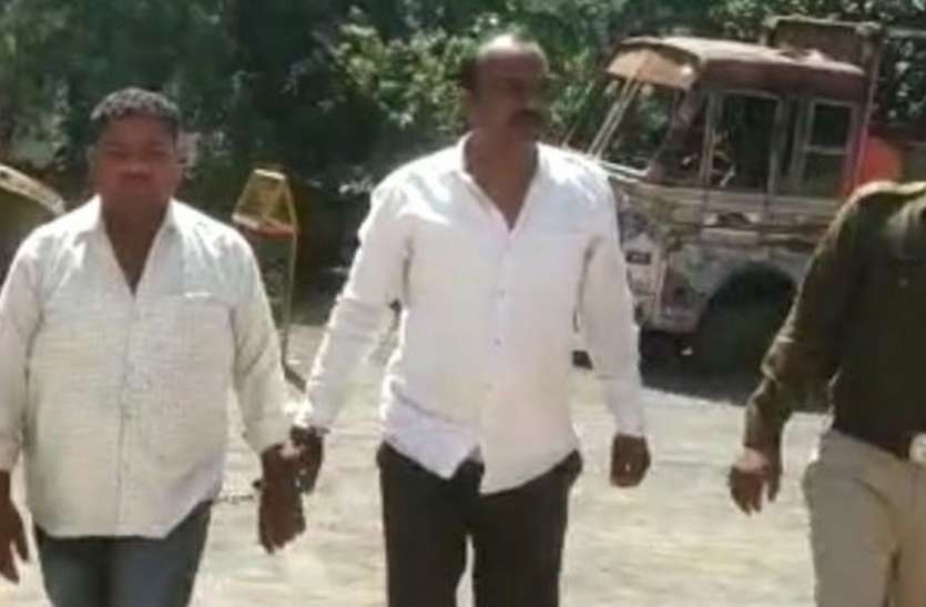 the sandalwood smugglers पुलिस से बचने के लिए चंदन तस्करों ने ऐसी लगाई जुगत भी सुनकर पुलिस भी रह गई दंग