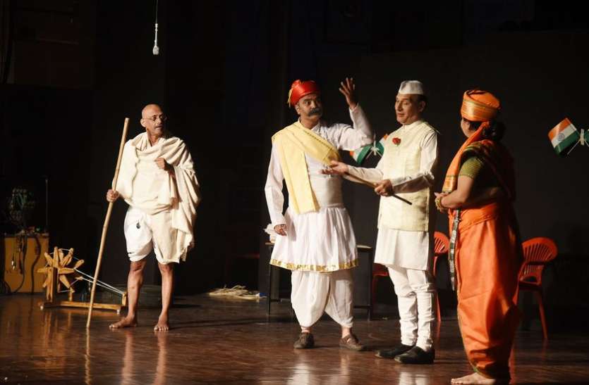 हास्य व्यंग्य से भरपूर ‘शोभायात्रा’ में गंभीर मुद्दों की पड़ताल हास्य व्यंग्य से भरपूर ‘शोभायात्रा’ में गंभीर मुद्दों की पड़ताल
