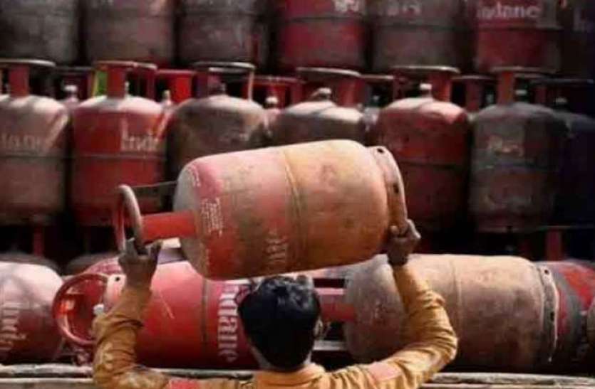 Domestic gas cylinder prices rise 7th time After Diwali दिवाली के बाद आम लोगों की बढ़ी मुसीबत, गैस सिलेंडर के 7 बार बढ़ चुके हैं दाम