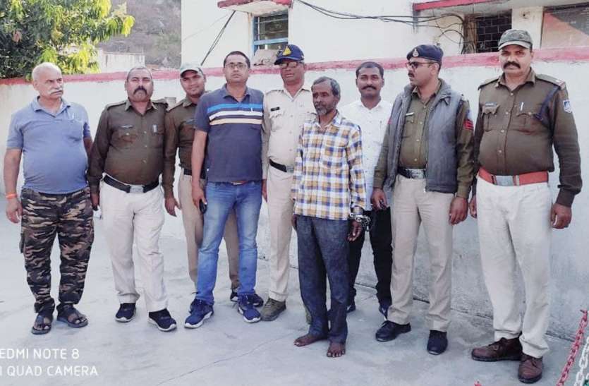 Action taken on the instruction of Singrauli SP तीन थानेदार, सीएसपी, एसडीओपी व पुलिस अधिकारियों ने मिलकर एक हत्यारोपी को किया गिरफ्तार