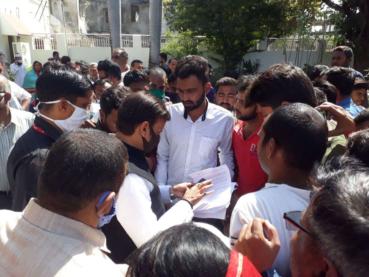 Sidewalk : Rewa MLA house on removal of youth workin