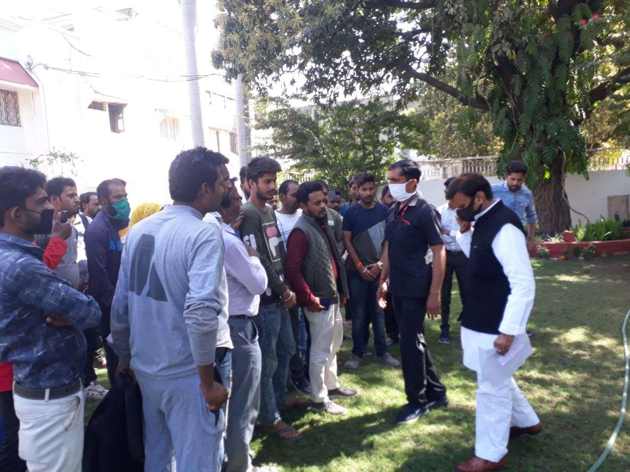 Sidewalk : Rewa MLA house on removal of youth workin