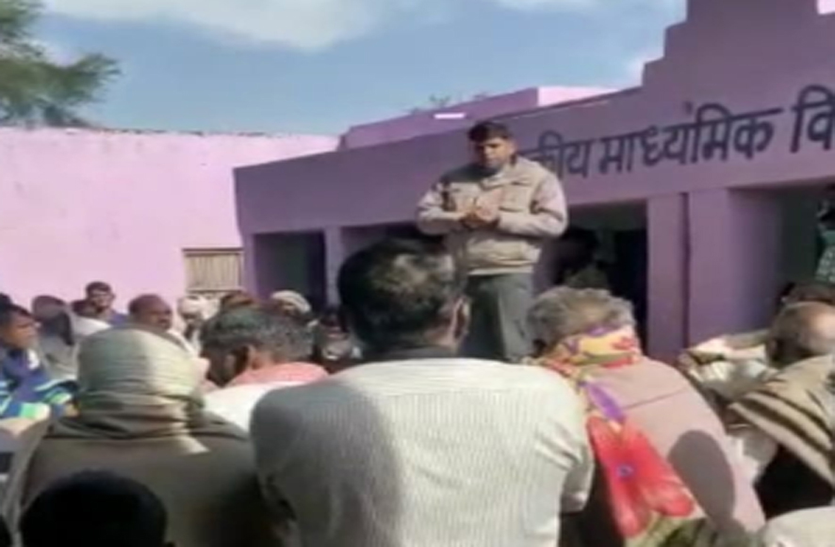प्रधानाध्यापक-शिक्षक में तकरार का वीडियो वायरल प्रधानाध्यापक-शिक्षक में तकरार का वीडियो वायरल