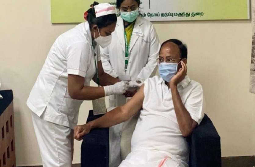 vice-president.jpg Corona Vaccination: पीएम मोदी के बाद उपराष्ट्रपति, नीतीश और पटनायक समेत कई दिग्गजों ने लगवाई वैक्सीन