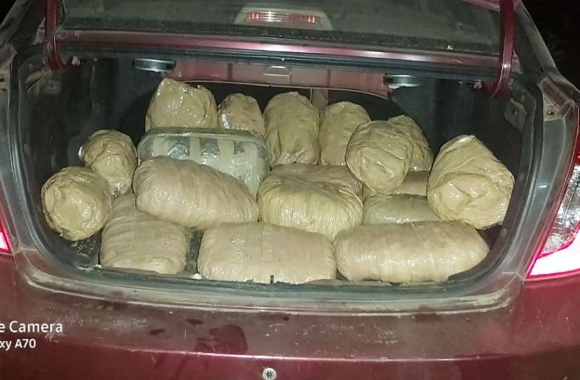 Unclaimed car found standing on the bank of canal, 90 kg hemp seized नहर के किनारे खड़ी मिली लावारिश कार, 90 किलो गांजा जब्त
