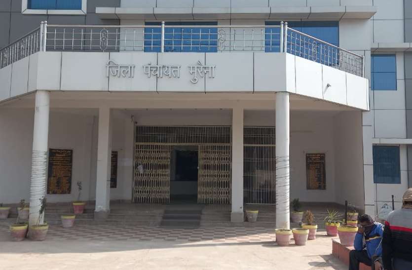 कहीं कपड़ा तो कहीं मशीन ही नहीं, कैसे सिलेंगी गणवेश? कहीं कपड़ा तो कहीं मशीन ही नहीं, कैसे सिलेंगी गणवेश?