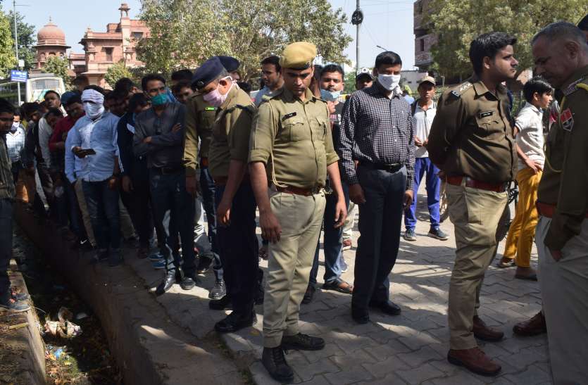 Sensation spread due to dead body in drain नाले में शव पड़ा होने से फैली सनसनी