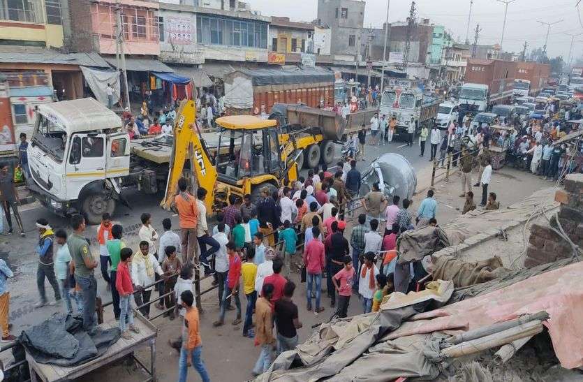 NHAI's fault caused the drivers to suffer late night एनएचएआई की गलती का देर रात तक वाहन चालकों को भुगतना पड़ा खमियाजा