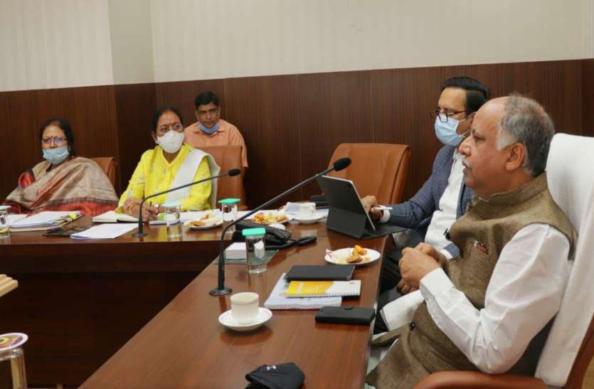 नगर विकास मंत्री अशुतोष टंडन ने की पेयजल व सीवरेज परियोजनाएं को लेकर बैठक नगर विकास मंत्री अशुतोष टंडन ने की पेयजल व सीवरेज परियोजनाएं को लेकर बैठक