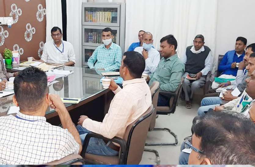 हसामपुर में चल रही शराब फैक्ट्रियों पर आबकारी व विद्युत विभाग करें कार्रवाई हसामपुर में चल रही शराब फैक्ट्रियों पर आबकारी व विद्युत विभाग करें कार्रवाई